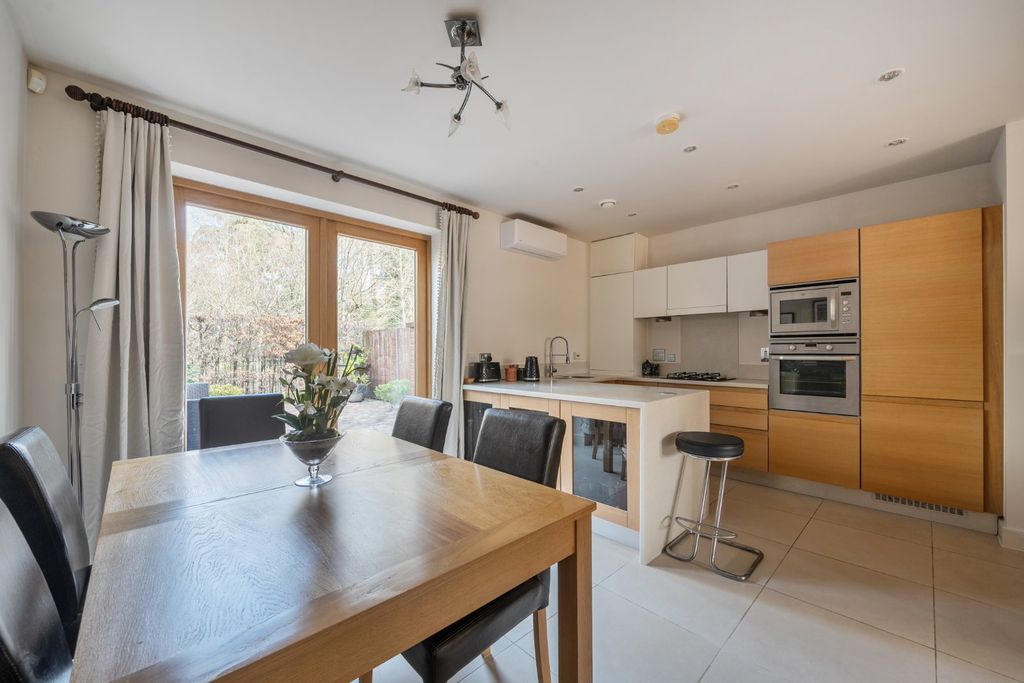 Property photo 3 of 21 Dining/Kitchen