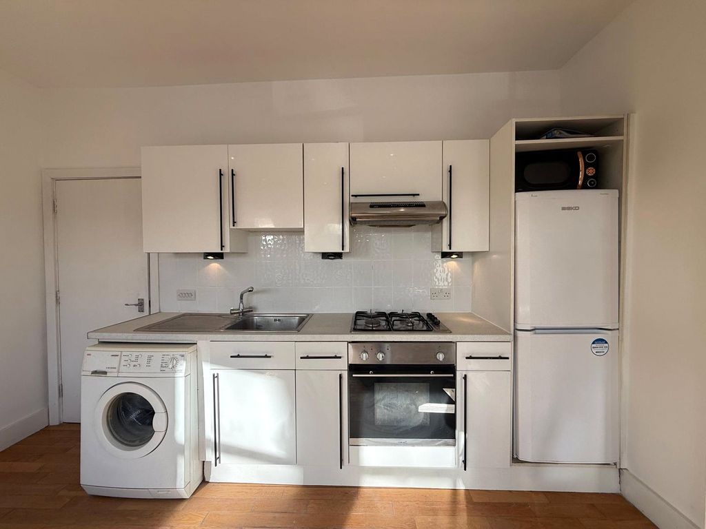 Property photo 3 of 11 Picture 3