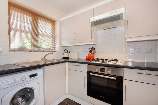 Property photo 3 of 9 Kitchen