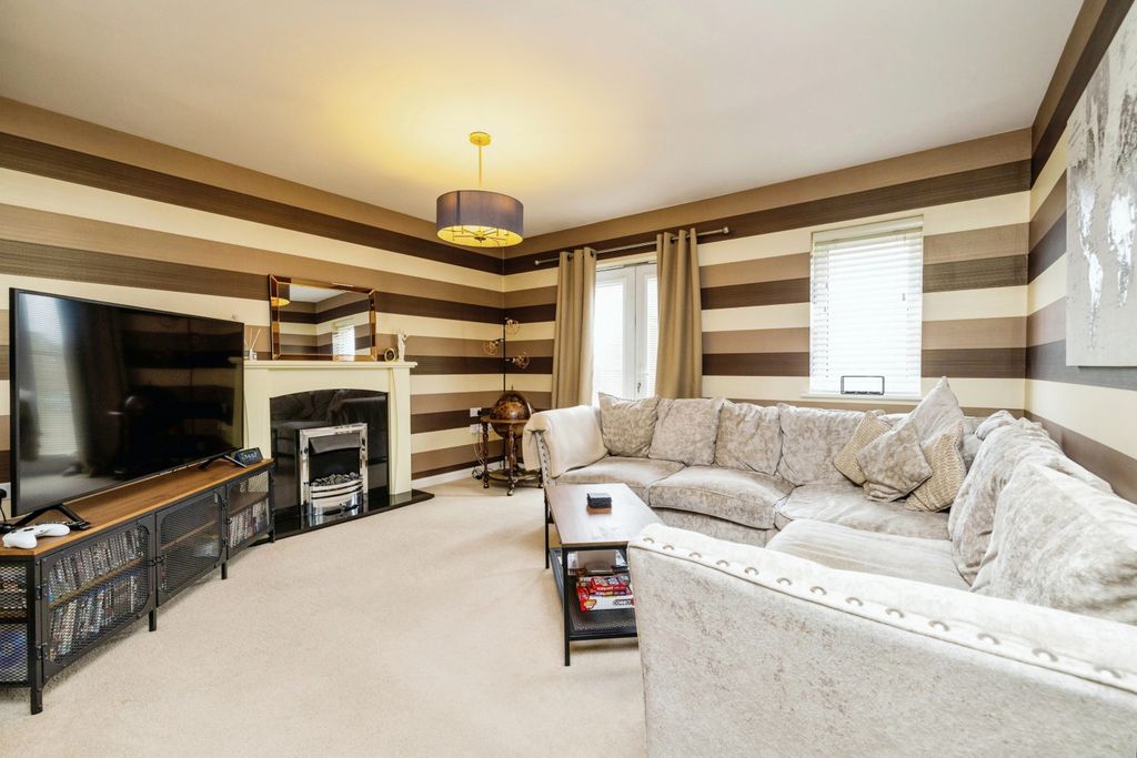 Property photo 2 of 20 Lounge