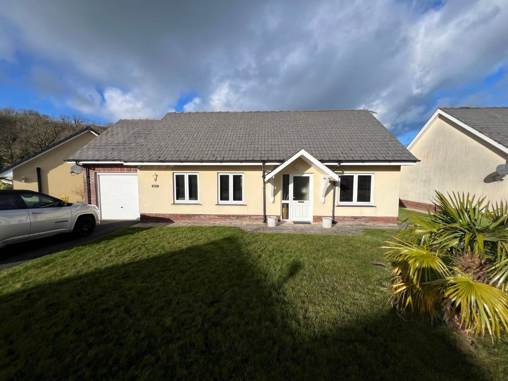 Property photo 1 of 32