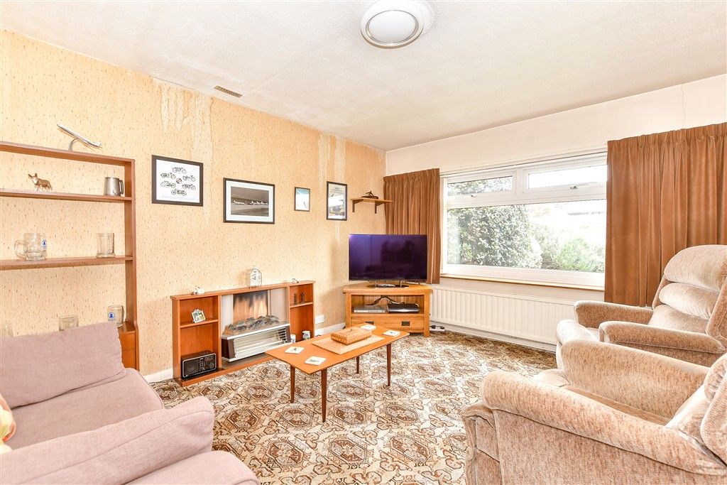 Property photo 2 of 8 Lounge