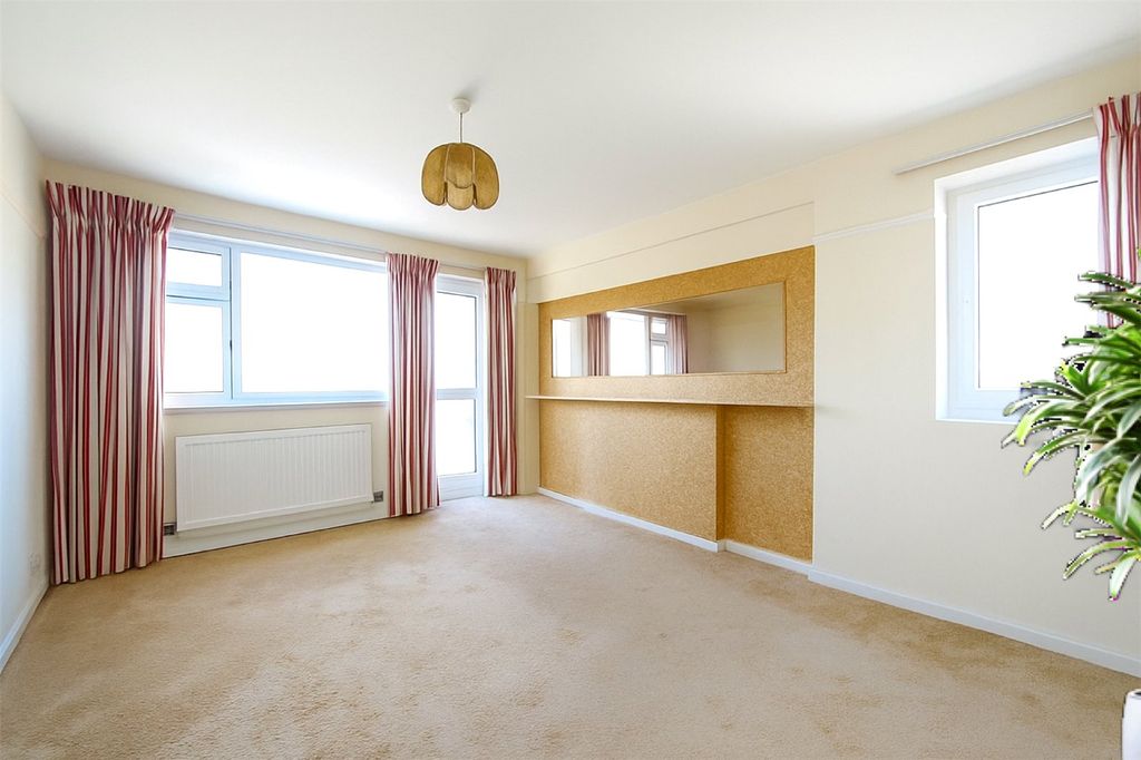 Property photo 2 of 11 Picture No. 28