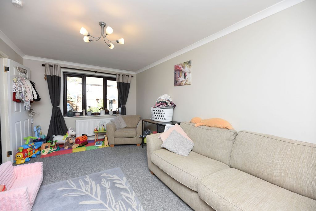 Property photo 2 of 8