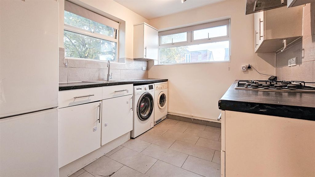 Property photo 3 of 7 20251017_132734-2.Jpg