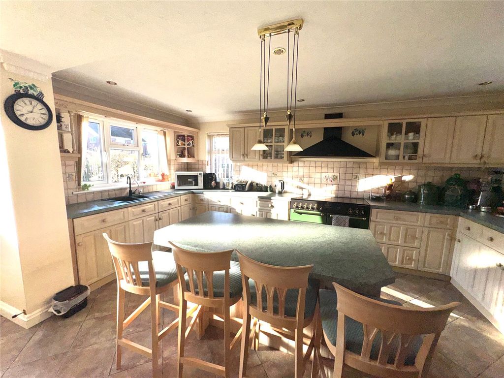 Property photo 3 of 18 Kitchen