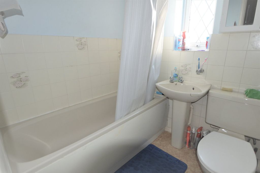 Property photo 3 of 4 Bathroom