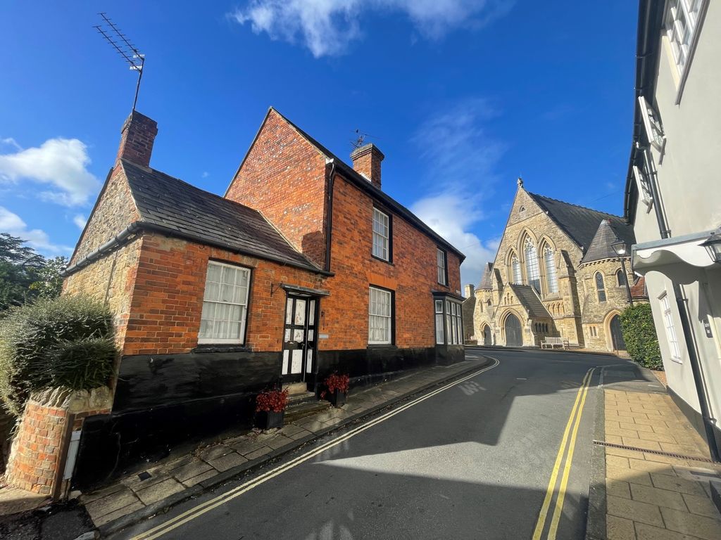 Property photo 1 of 15 Churchwell Front