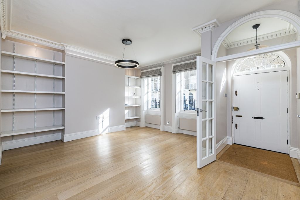 Property photo 1 of 14 Entrance