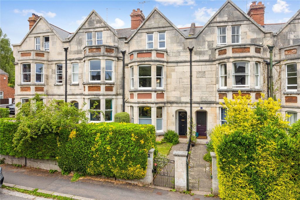 Property photo 1 of 18 23 Barnfield Road