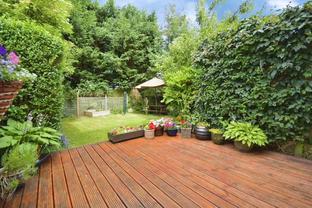 Property photo 2 of 27 Garden
