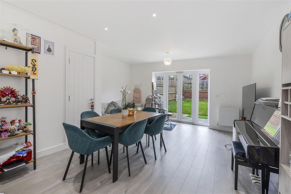 Property photo 3 of 12 Dining Area