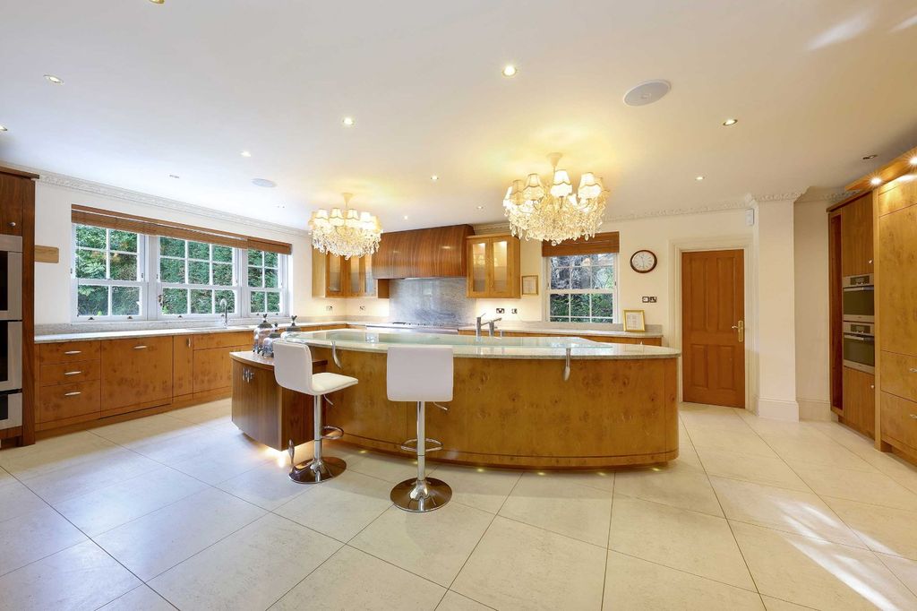 Property photo 3 of 28 Picture No. 10