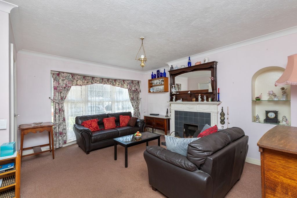 Property photo 2 of 12 5541136
