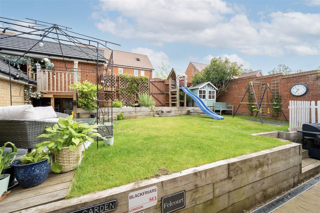 Property photo 2 of 23 Garden