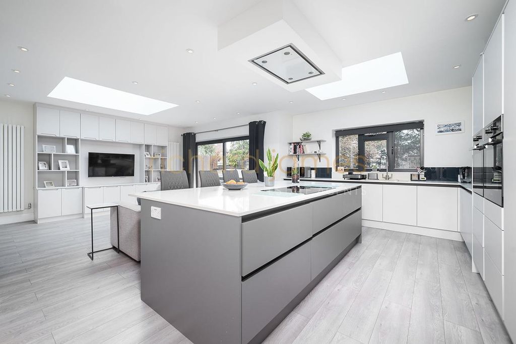 Property photo 2 of 20 W06.Jpg