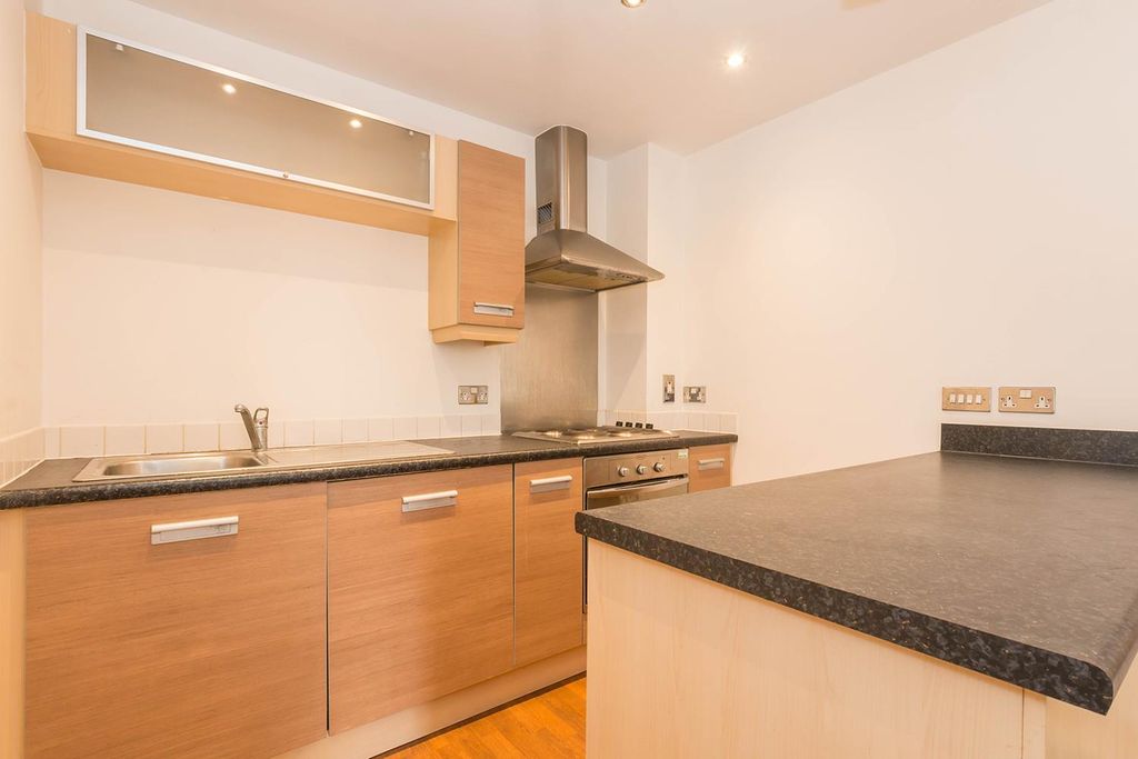 Property photo 3 of 8 Kitchen