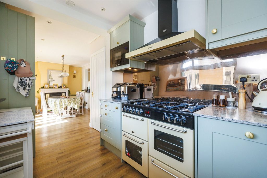Property photo 3 of 20 Kitchen