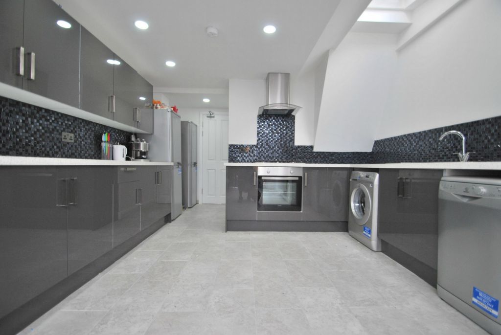 Property photo 2 of 11 Photo 2