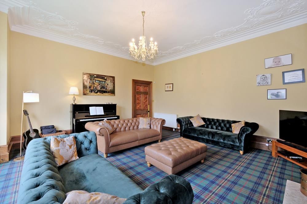 Property photo 3 of 20 Lounge 2