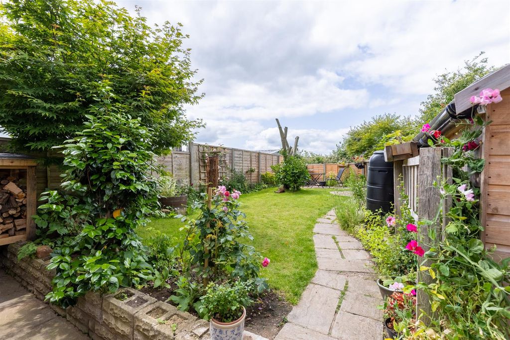 Property photo 2 of 17 7Beechtreeclose-16.Jpg
