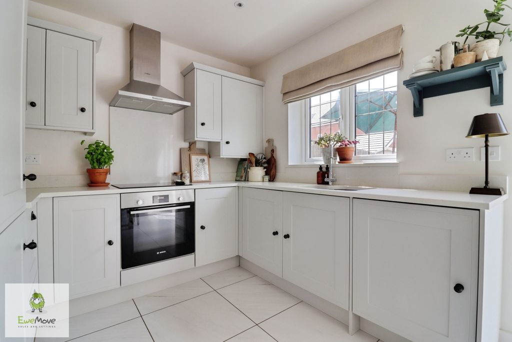 Property photo 3 of 26 Kitchen - Ewemove Cannock