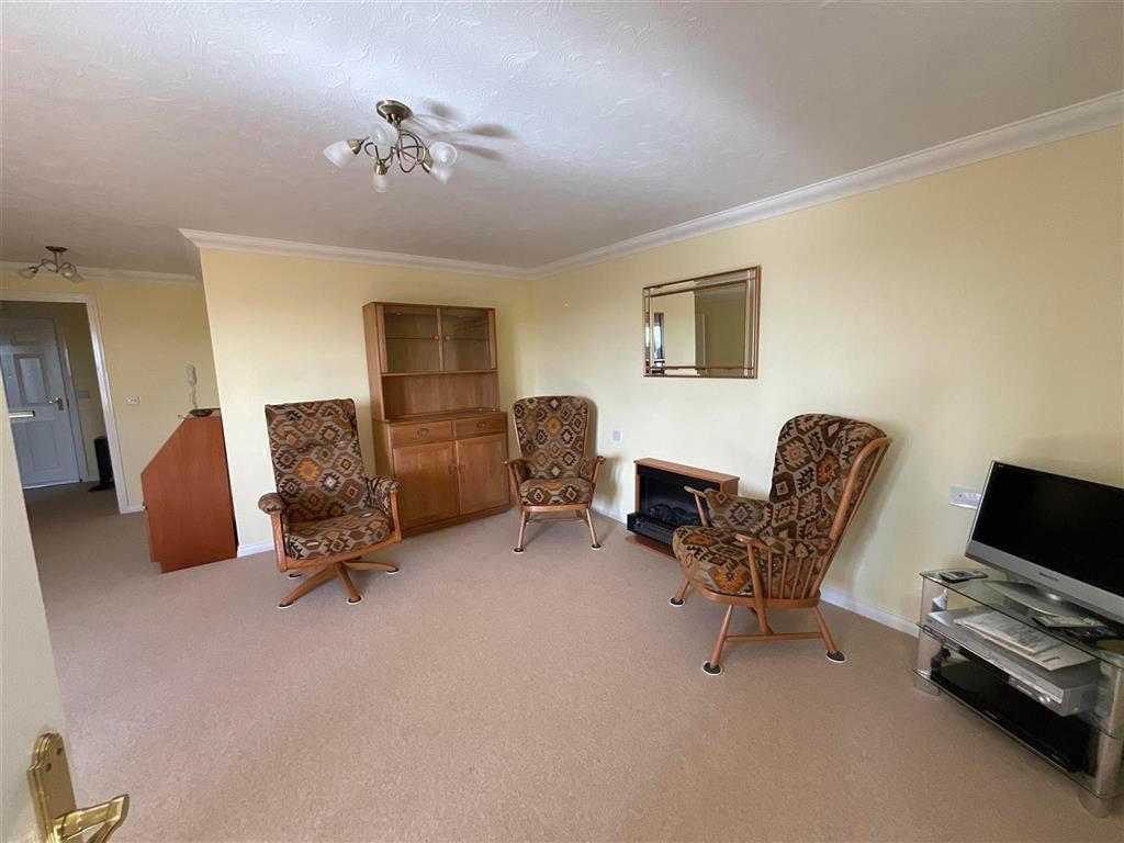 Property photo 2 of 6 Lounge