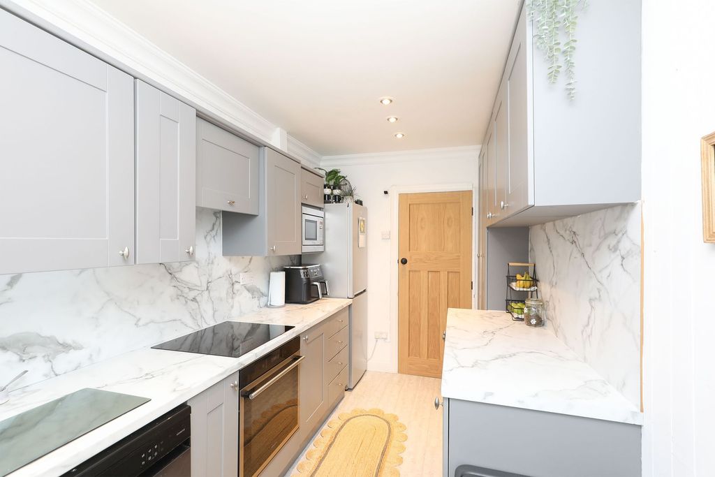 Property photo 3 of 25