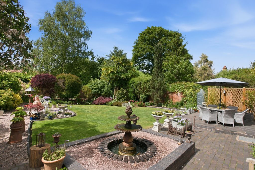 Property photo 2 of 33