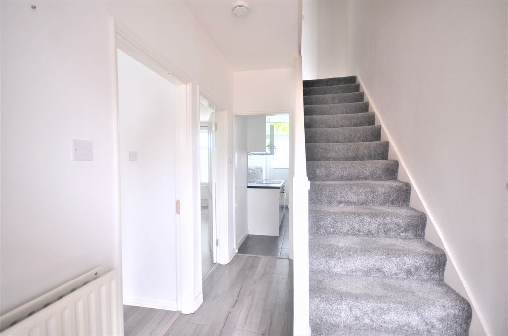 Property photo 2 of 8 Gallery