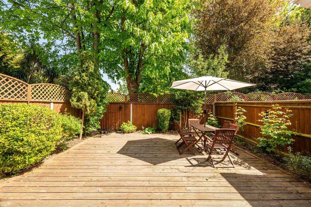 Property photo 3 of 10 Garden