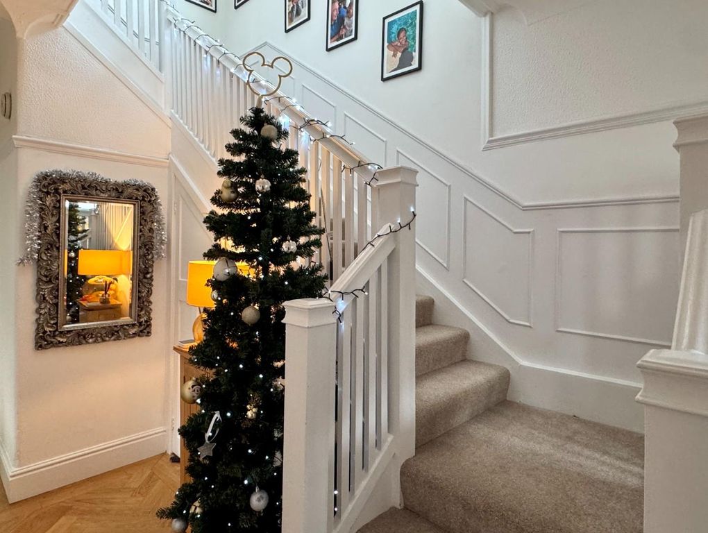 Property photo 2 of 13 Hallway