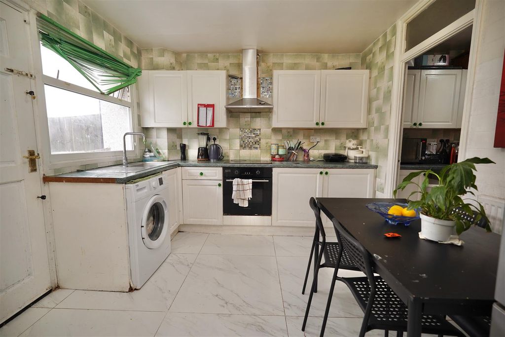 Property photo 2 of 14 Kitchen