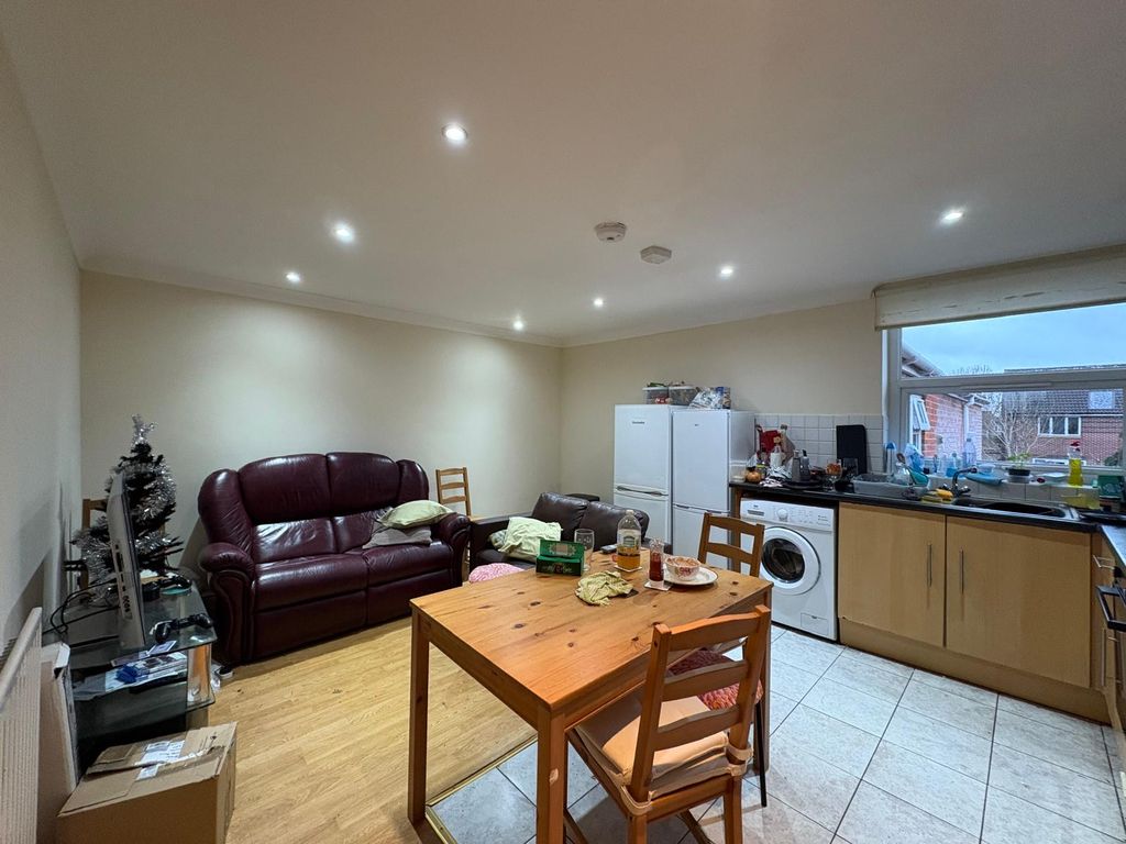 Property photo 1 of 7 Photo-2025-12-08-17-11-26