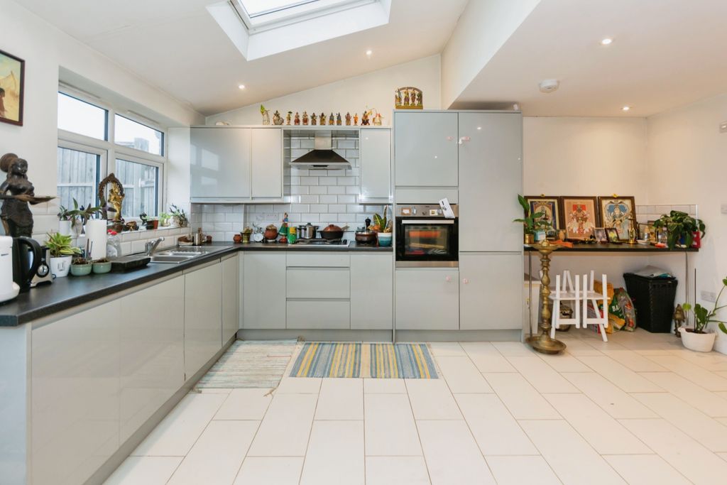 Property photo 3 of 14 Kitchen