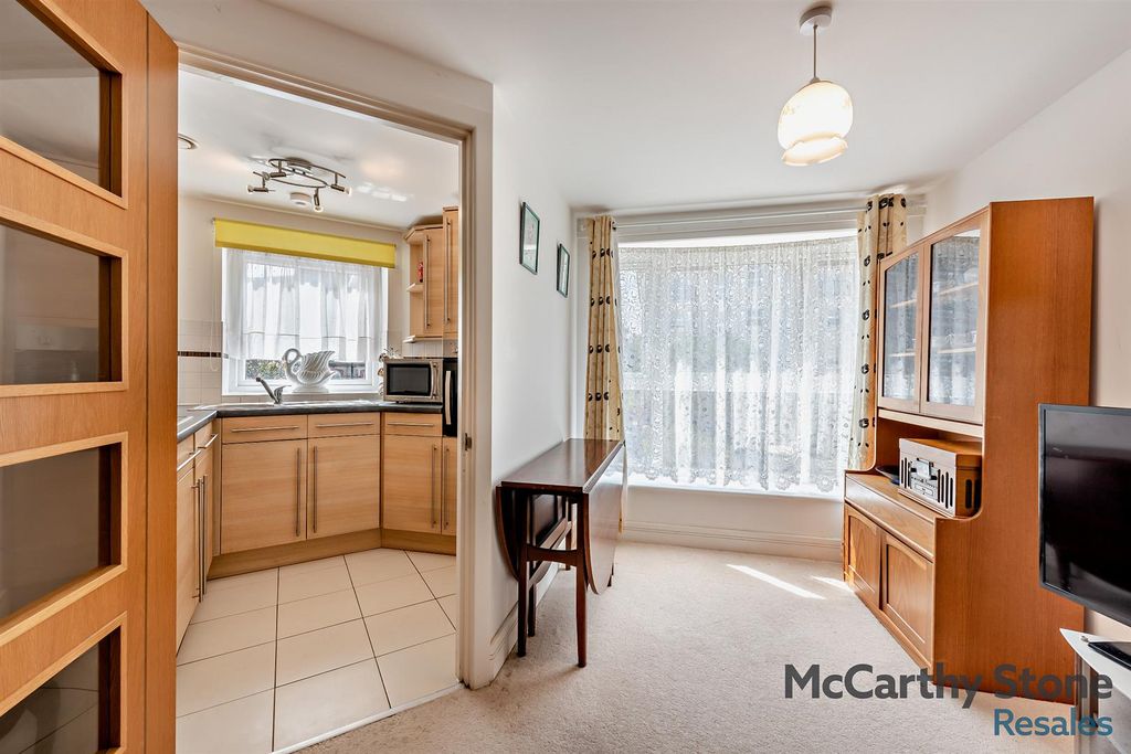 Property photo 3 of 22 8695978-Interior07-800.Jpg