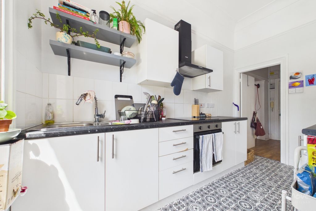 Property photo 2 of 11 Kitchen
