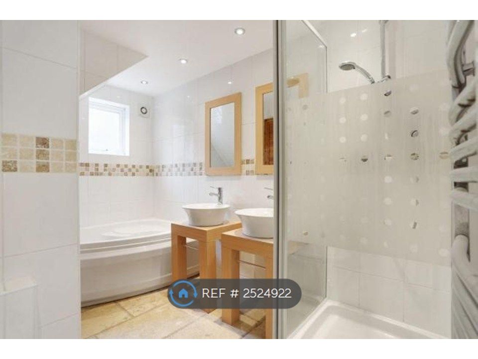Property photo 3 of 10 Bathroom