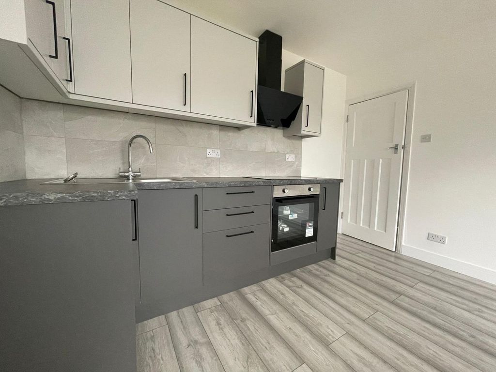 Property photo 1 of 5 Norbreck Gardens, Park Royal, London, Nw10