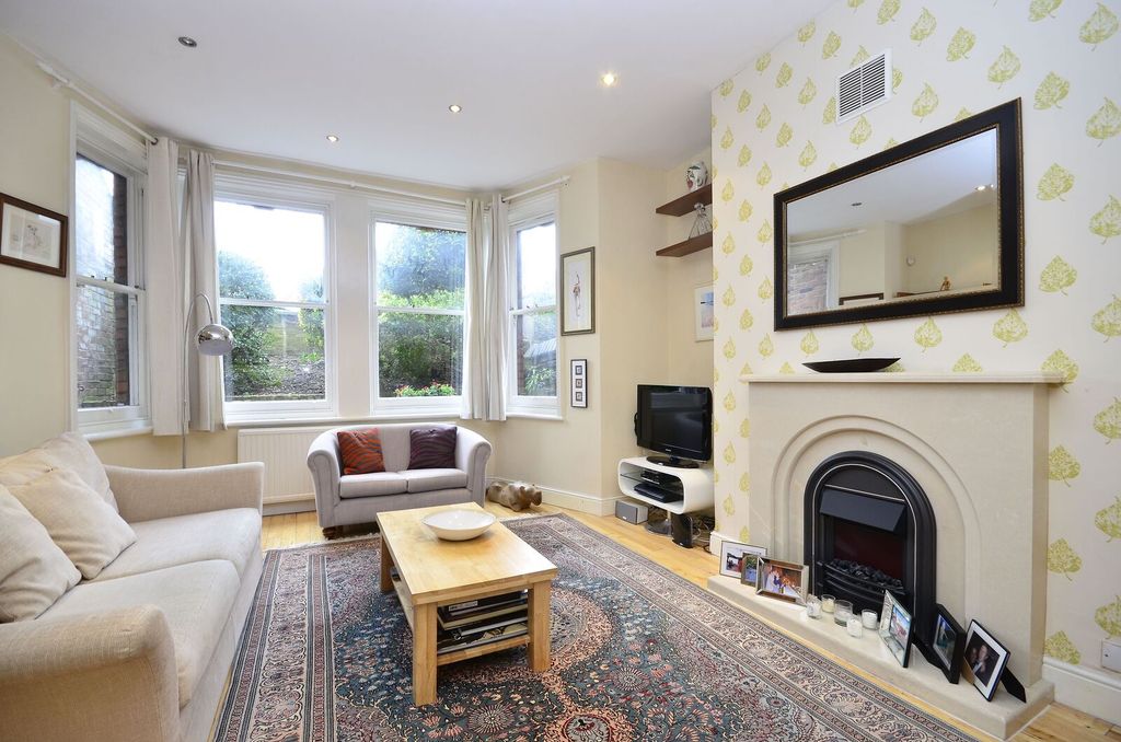Property photo 2 of 11