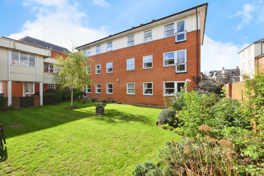 Property photo 1 of 17