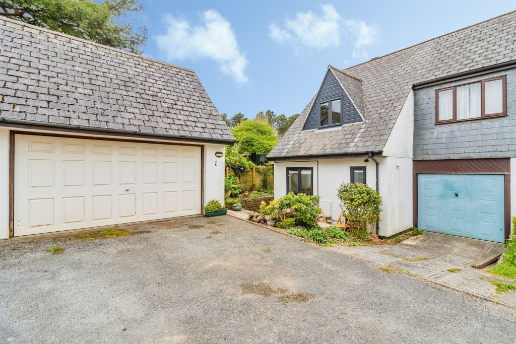 Property photo 1 of 28