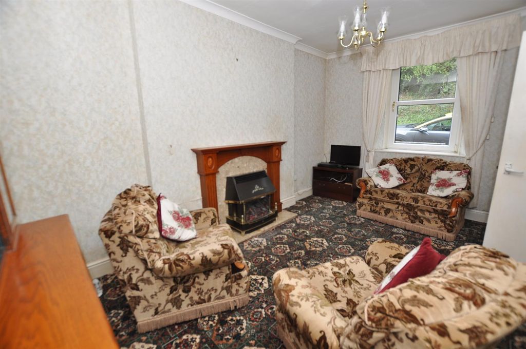 Property photo 2 of 18 Lounge