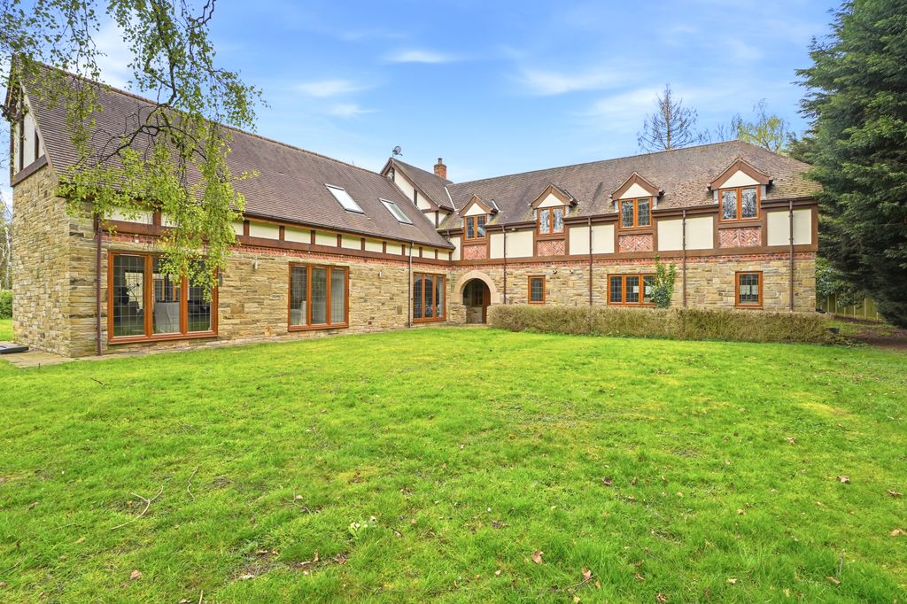 Property photo 2 of 43 Birchwood011