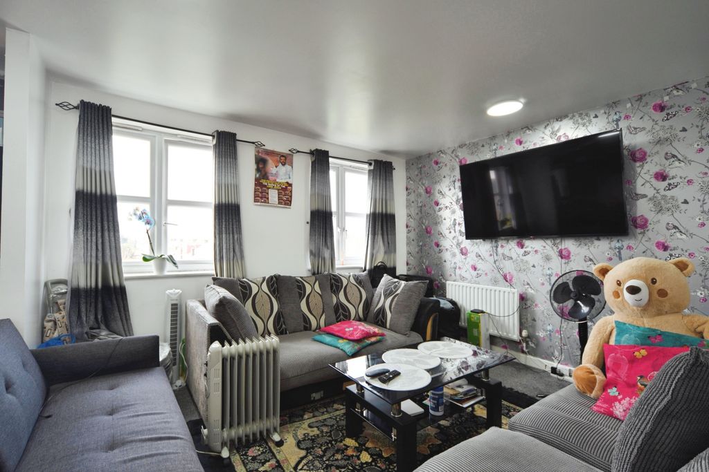 Property photo 2 of 16