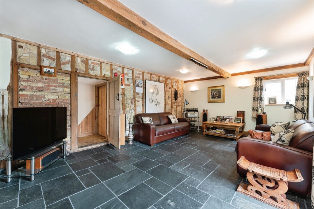 Property photo 2 of 25