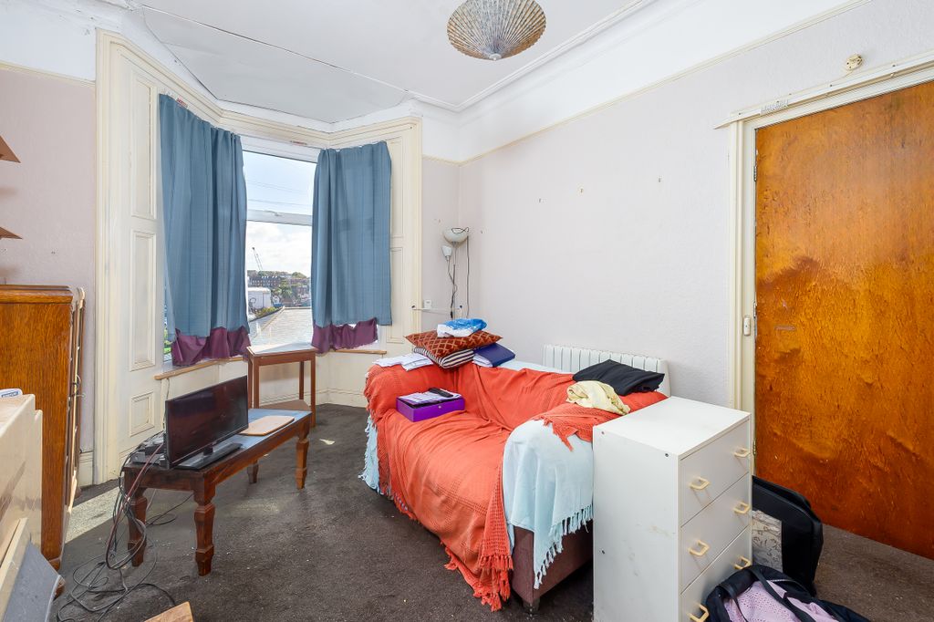 Property photo 3 of 31