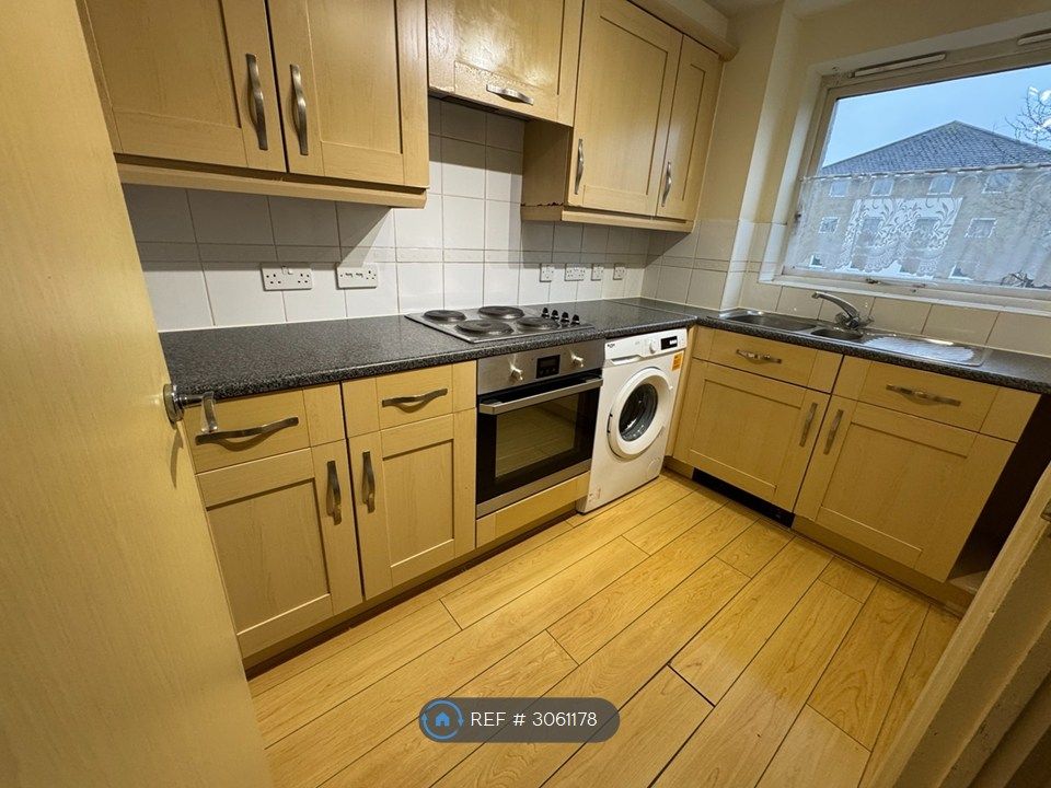 Property photo 3 of 10 Kitchen