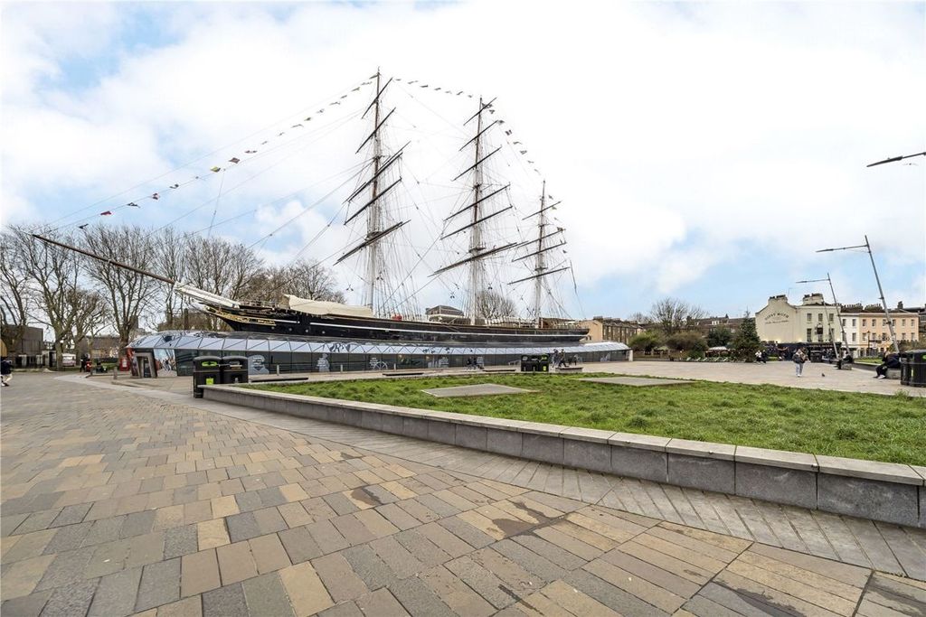 Property photo 3 of 6