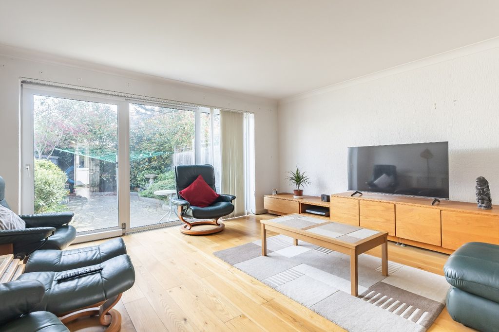 Property photo 2 of 13 3905853